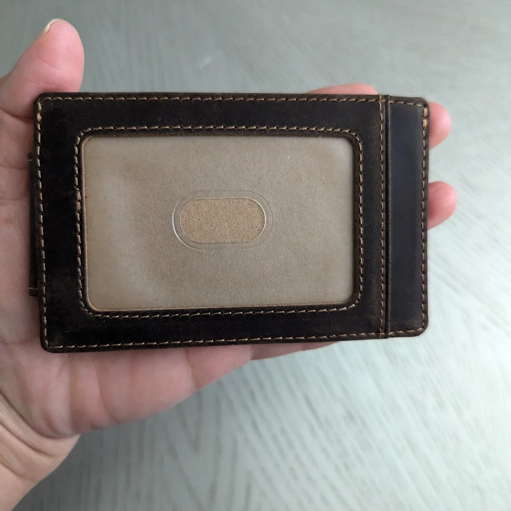 Amazon Essentials Men's slim wallet With RFID